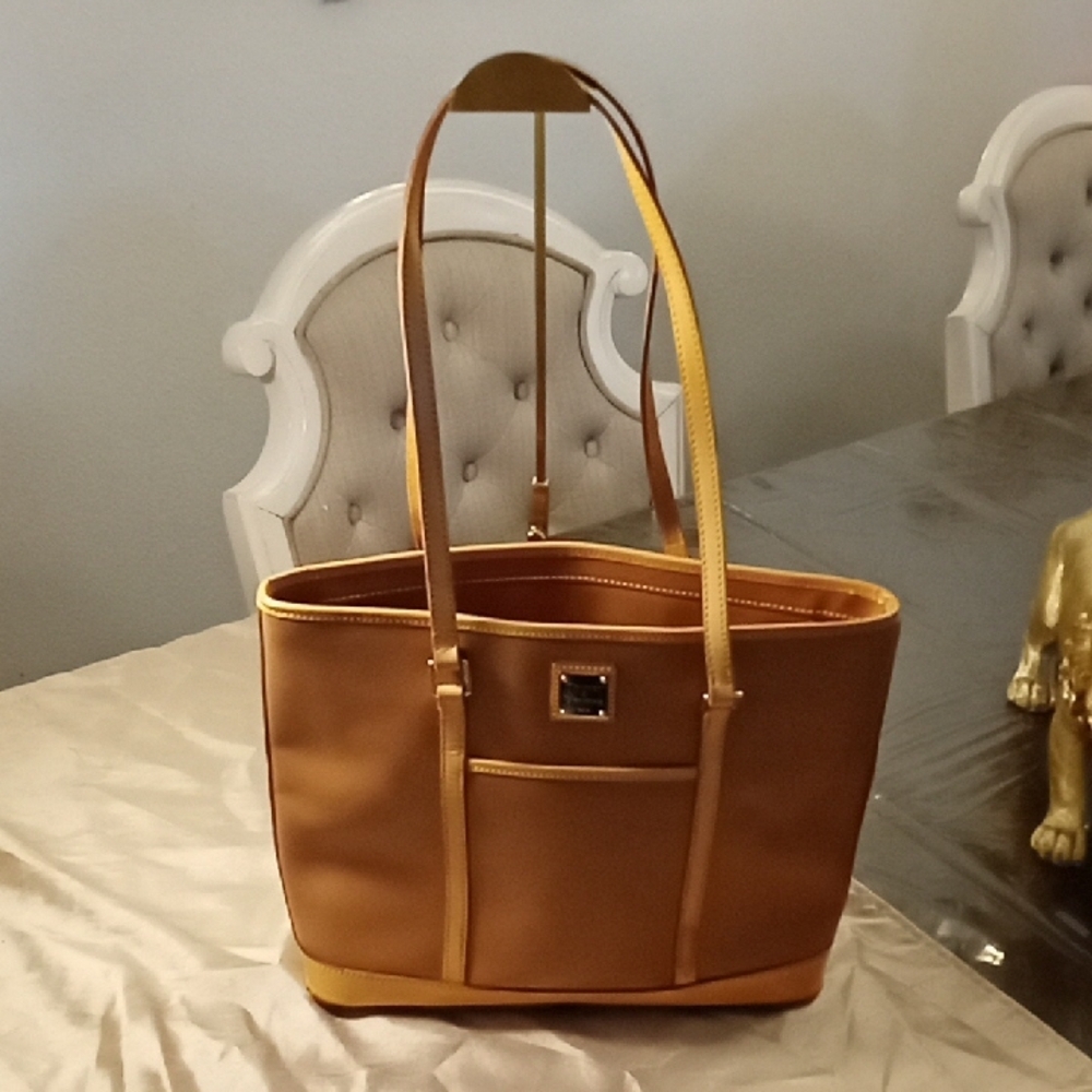 Dooney & Bourke EUC Elegant Leather Brown Tote Bag Shoulder Bag